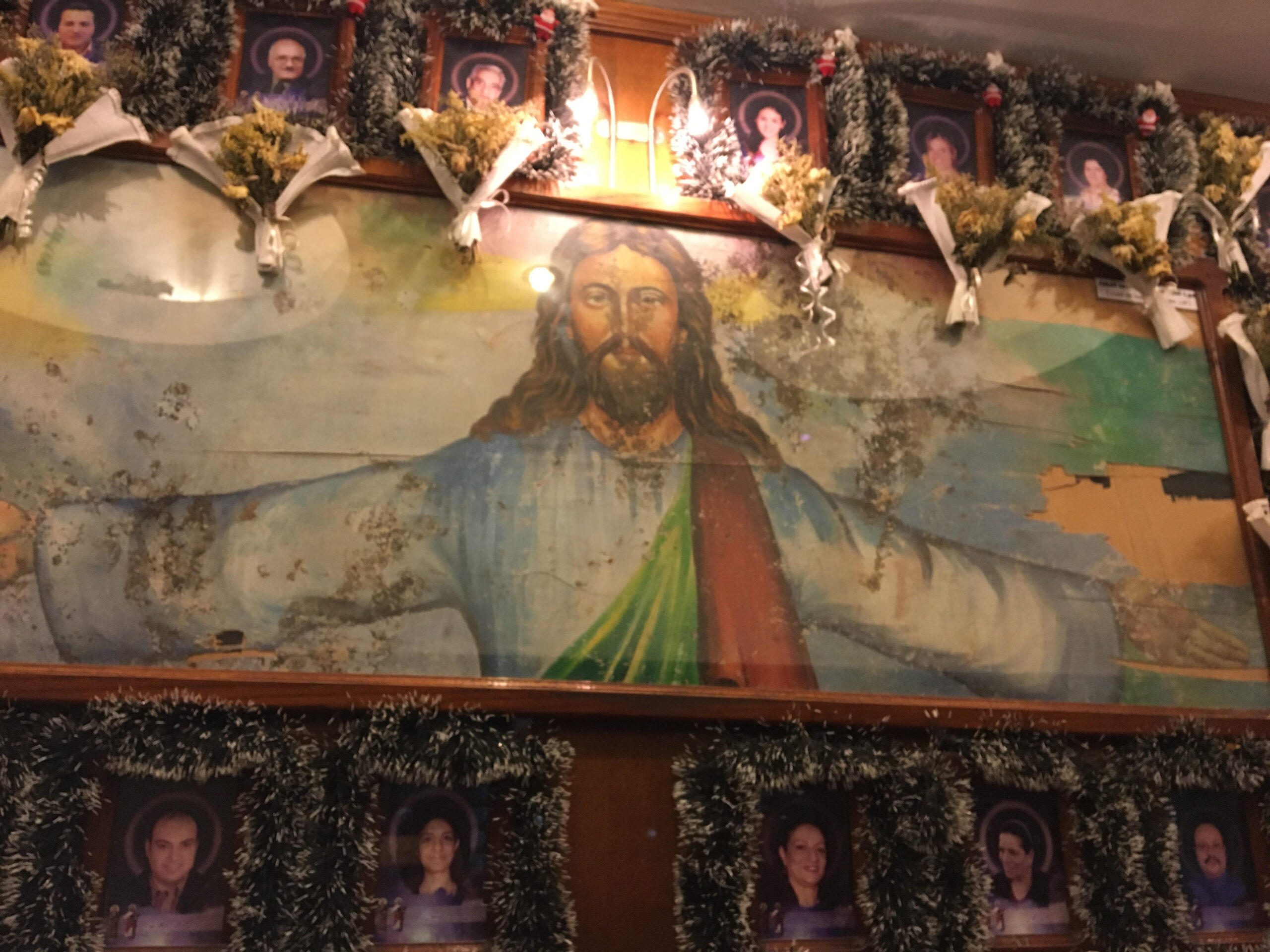 Alexandria-Qiddissine-Kirche-innen Darstellung von Jesus Christus mit Märtyrern in der Al-Qiddissine-Kirche; Foto: M. Koller